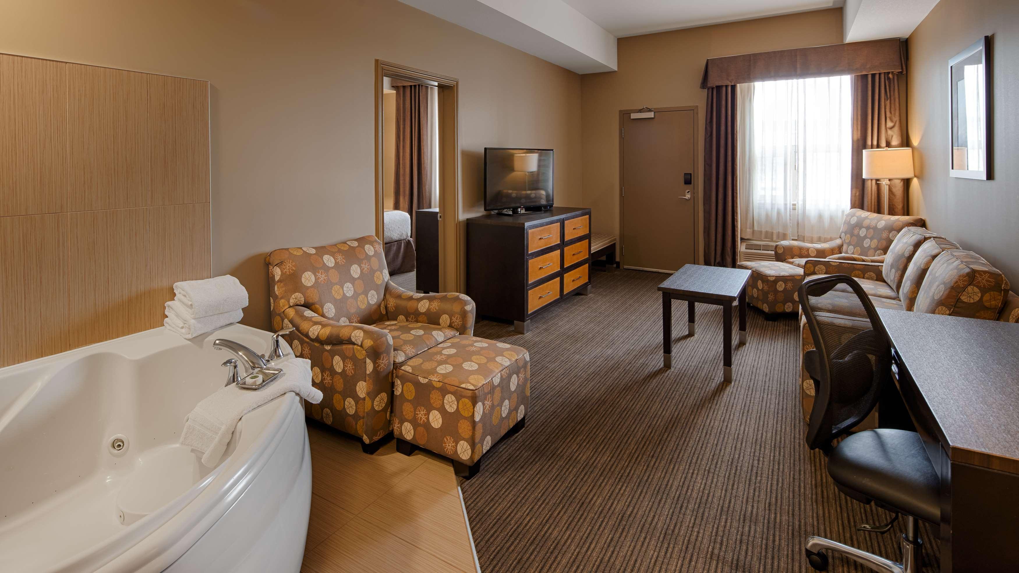 Best Western Plus Moose Jaw Bagian luar foto