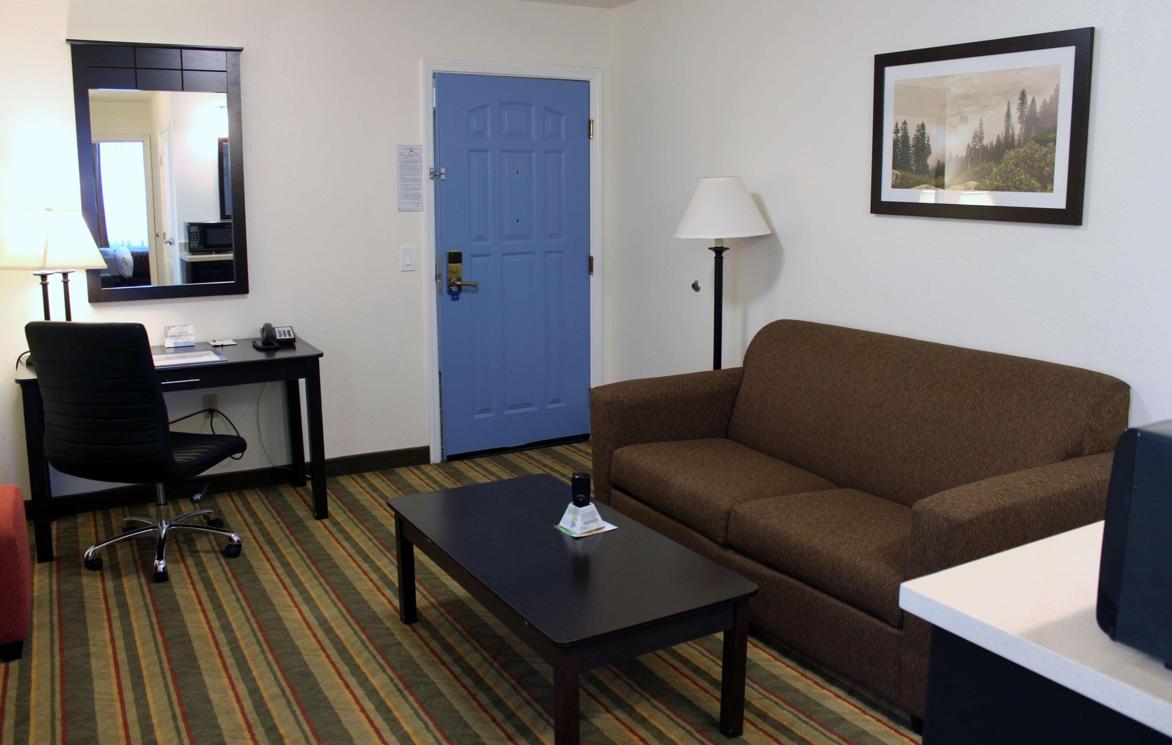 Best Western Plus Moose Jaw Bagian luar foto
