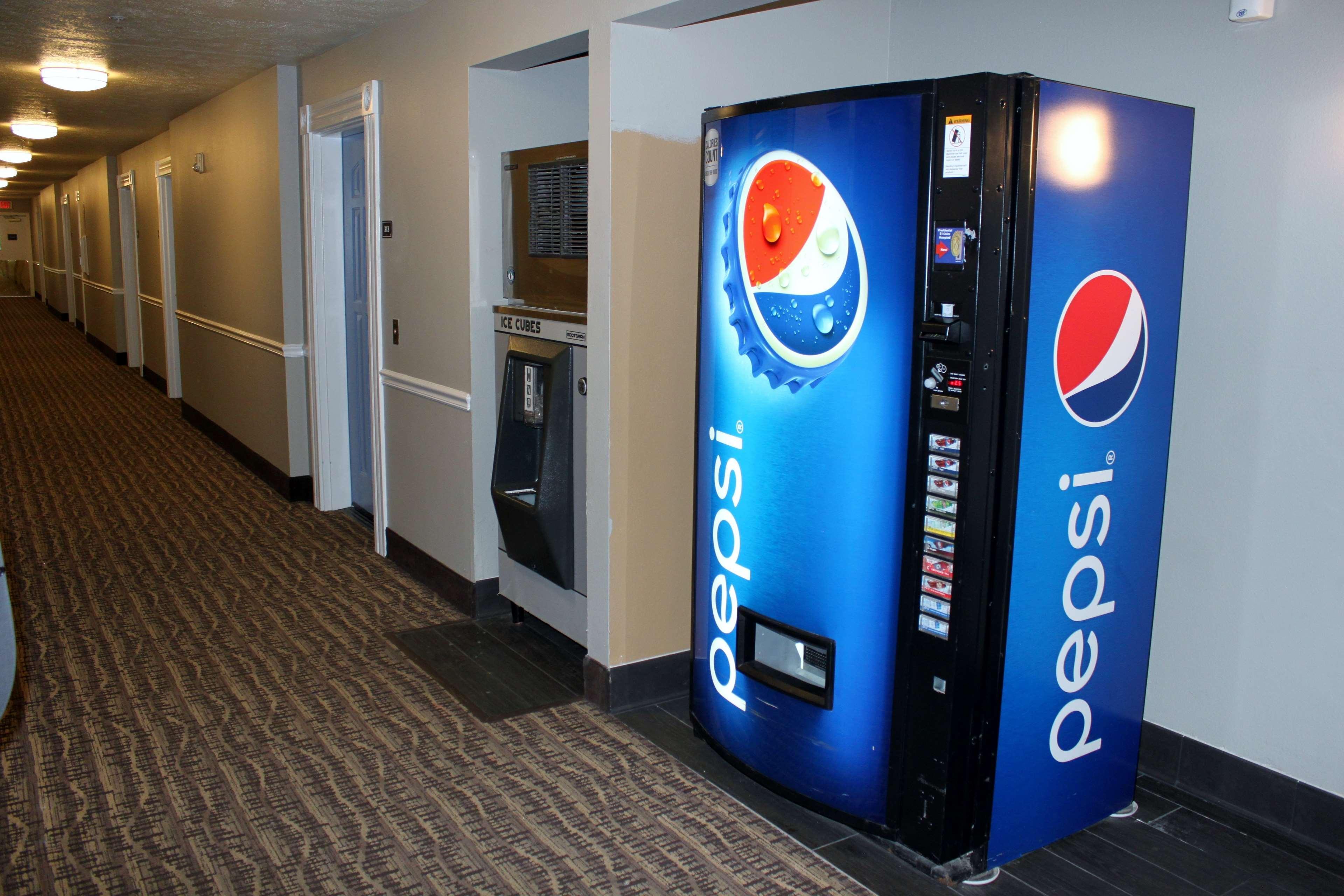 Best Western Plus Moose Jaw Bagian luar foto