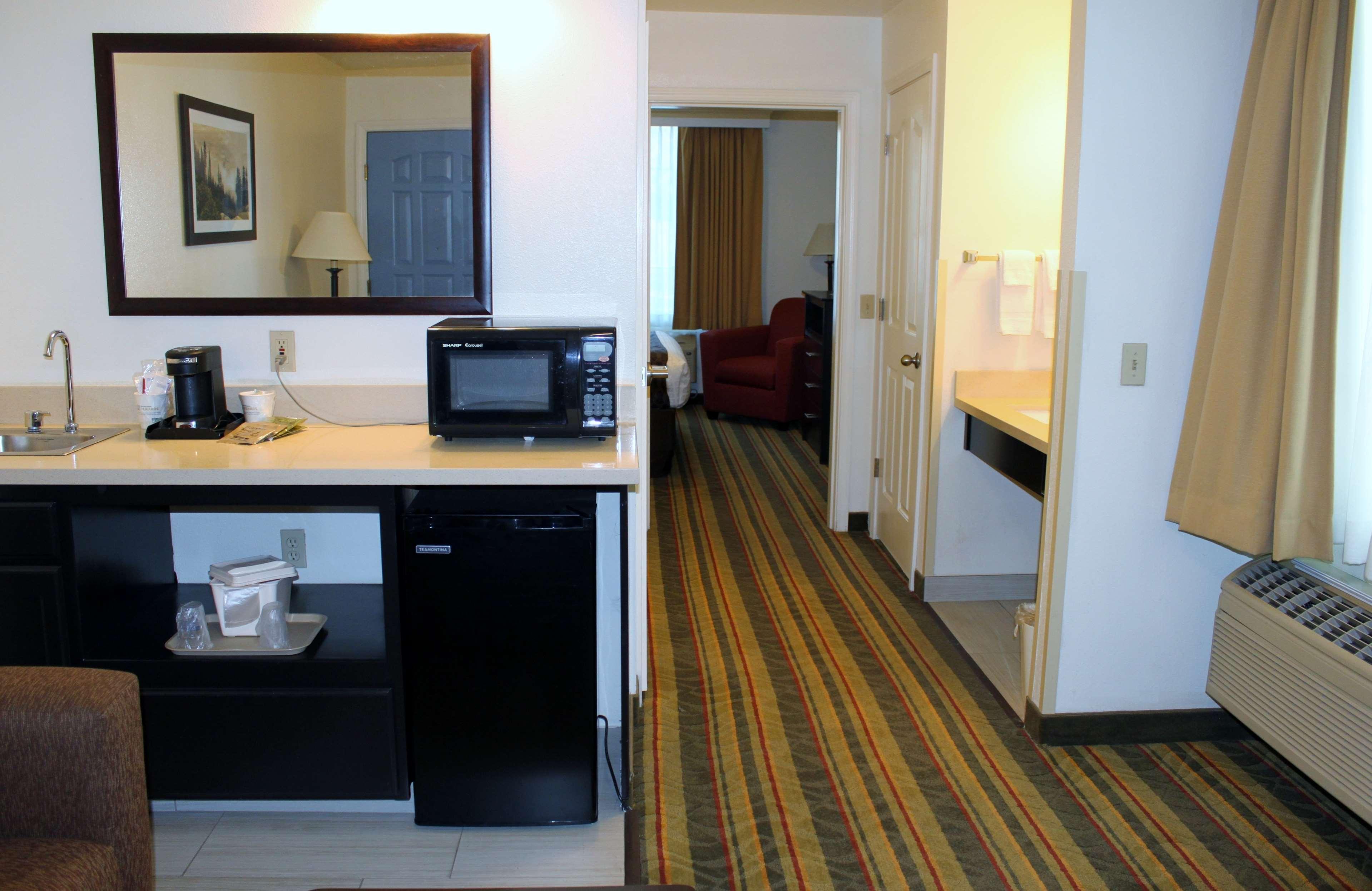 Best Western Plus Moose Jaw Bagian luar foto