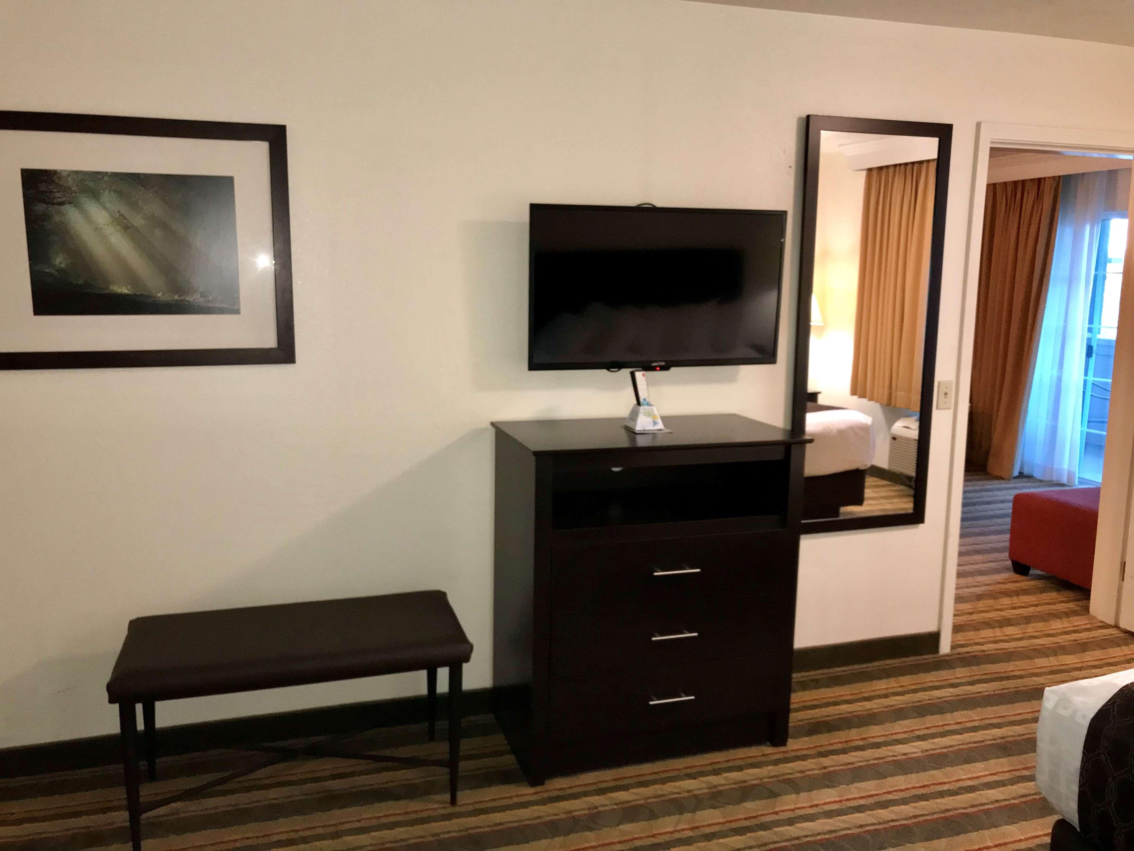 Best Western Plus Moose Jaw Bagian luar foto