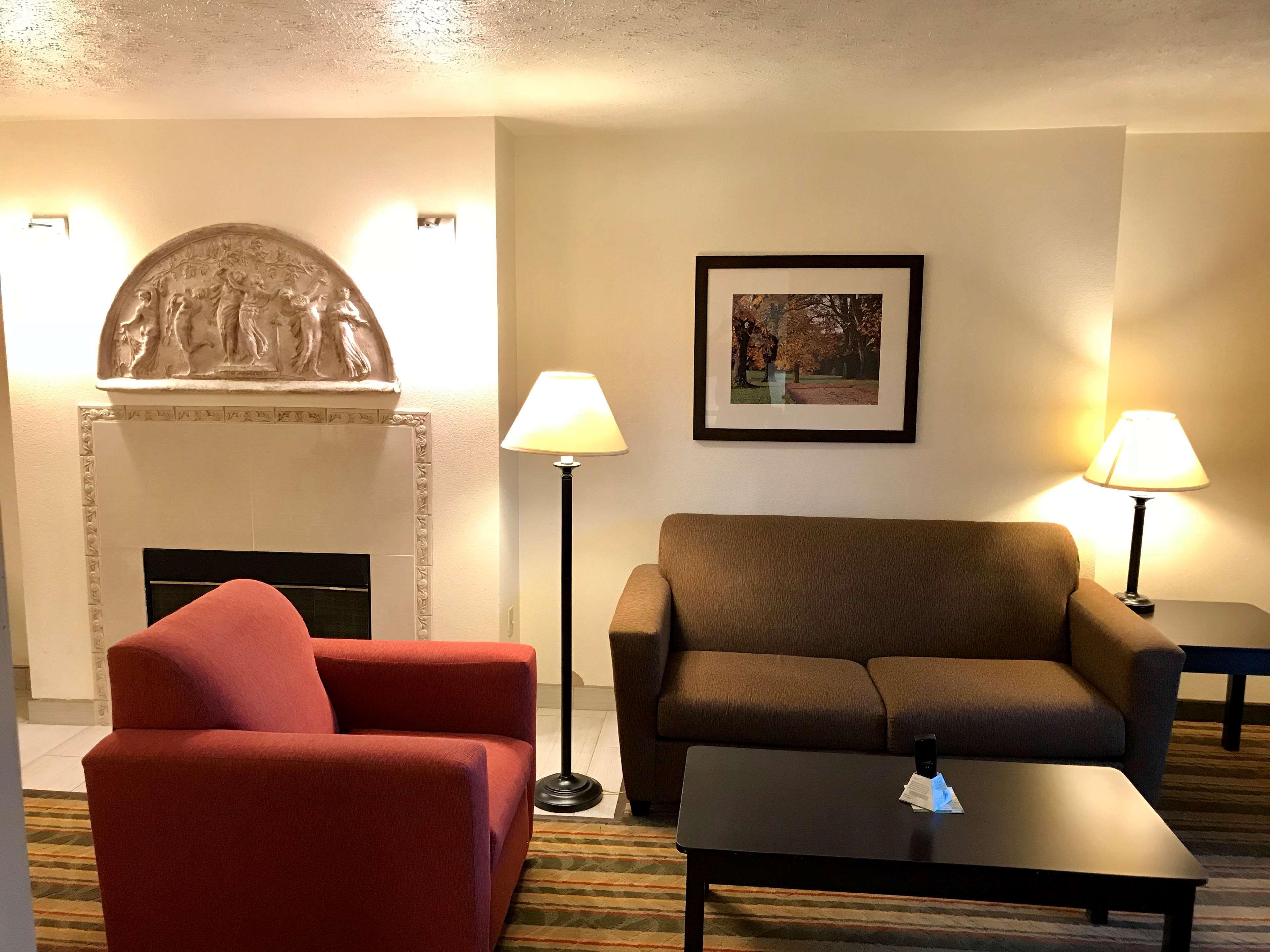 Best Western Plus Moose Jaw Bagian luar foto