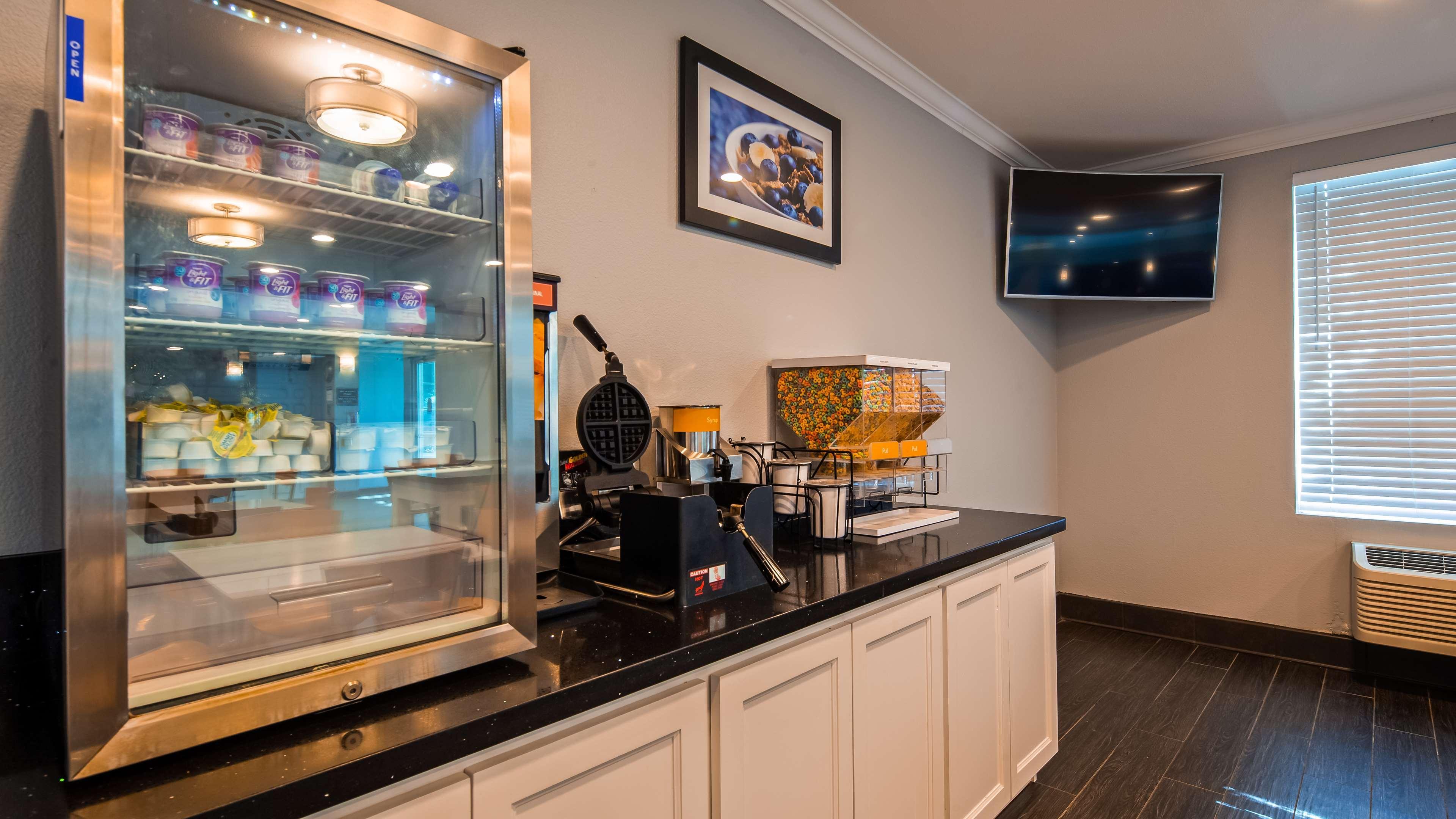 Best Western Plus Moose Jaw Bagian luar foto