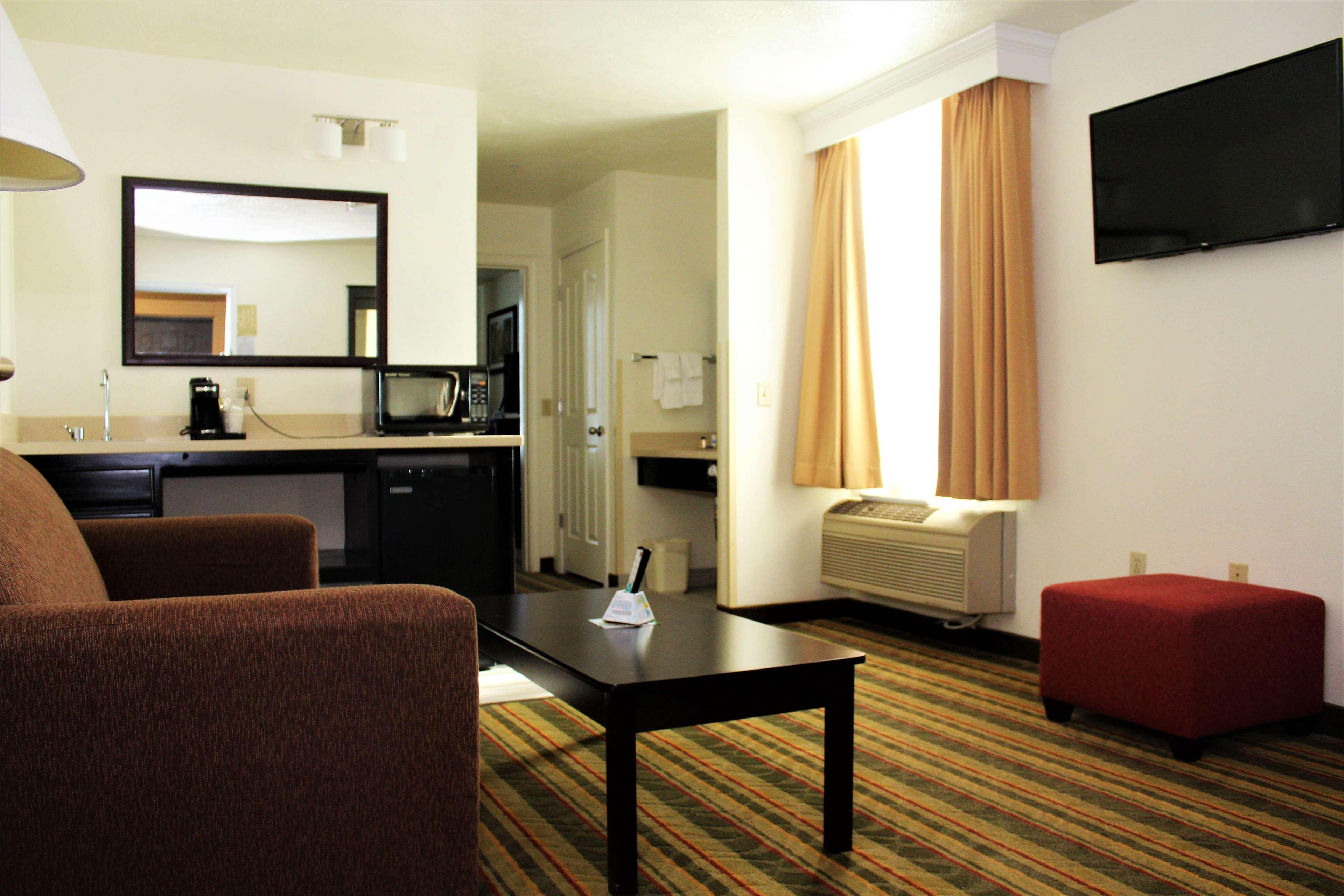 Best Western Plus Moose Jaw Bagian luar foto