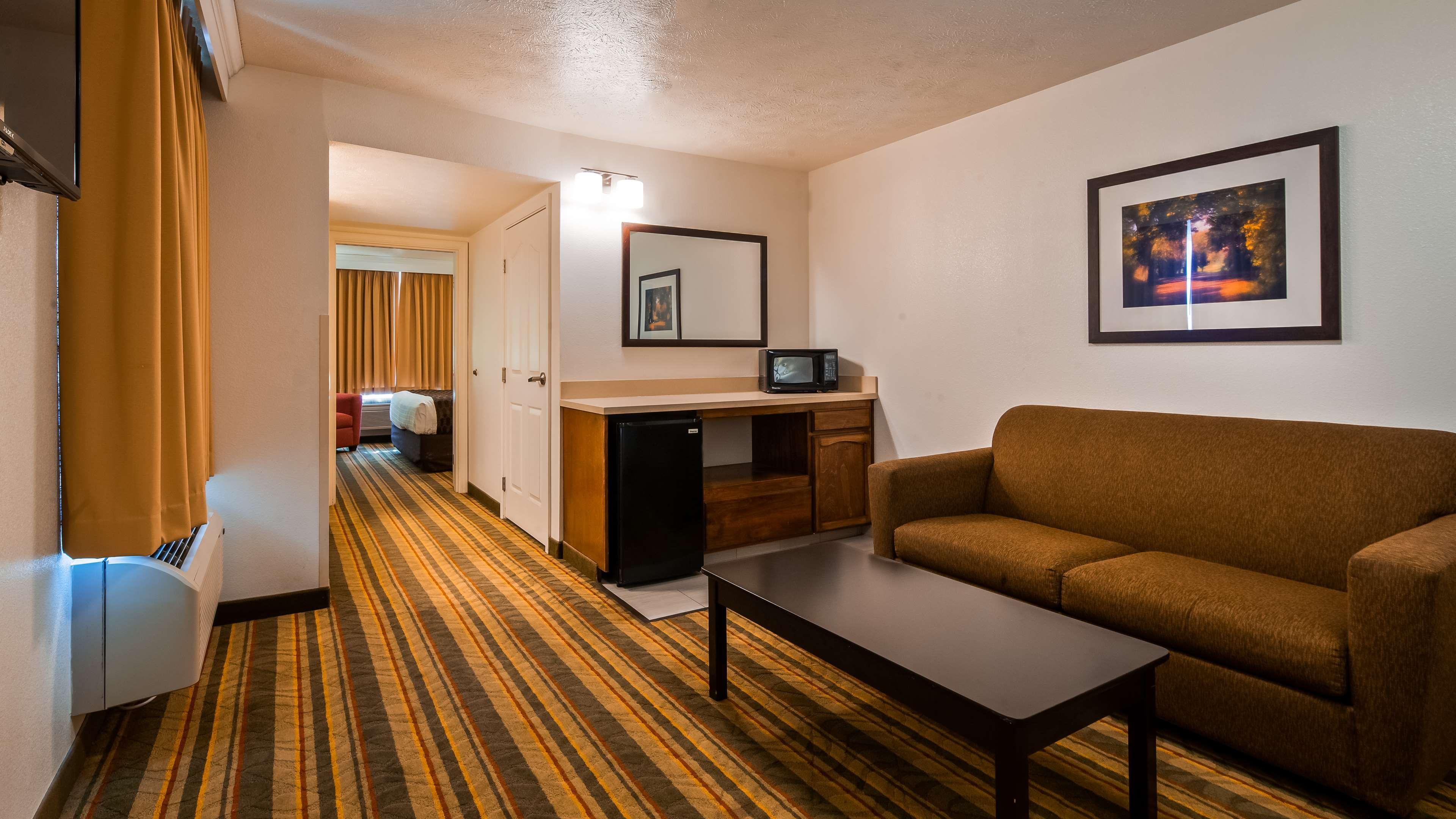 Best Western Plus Moose Jaw Bagian luar foto