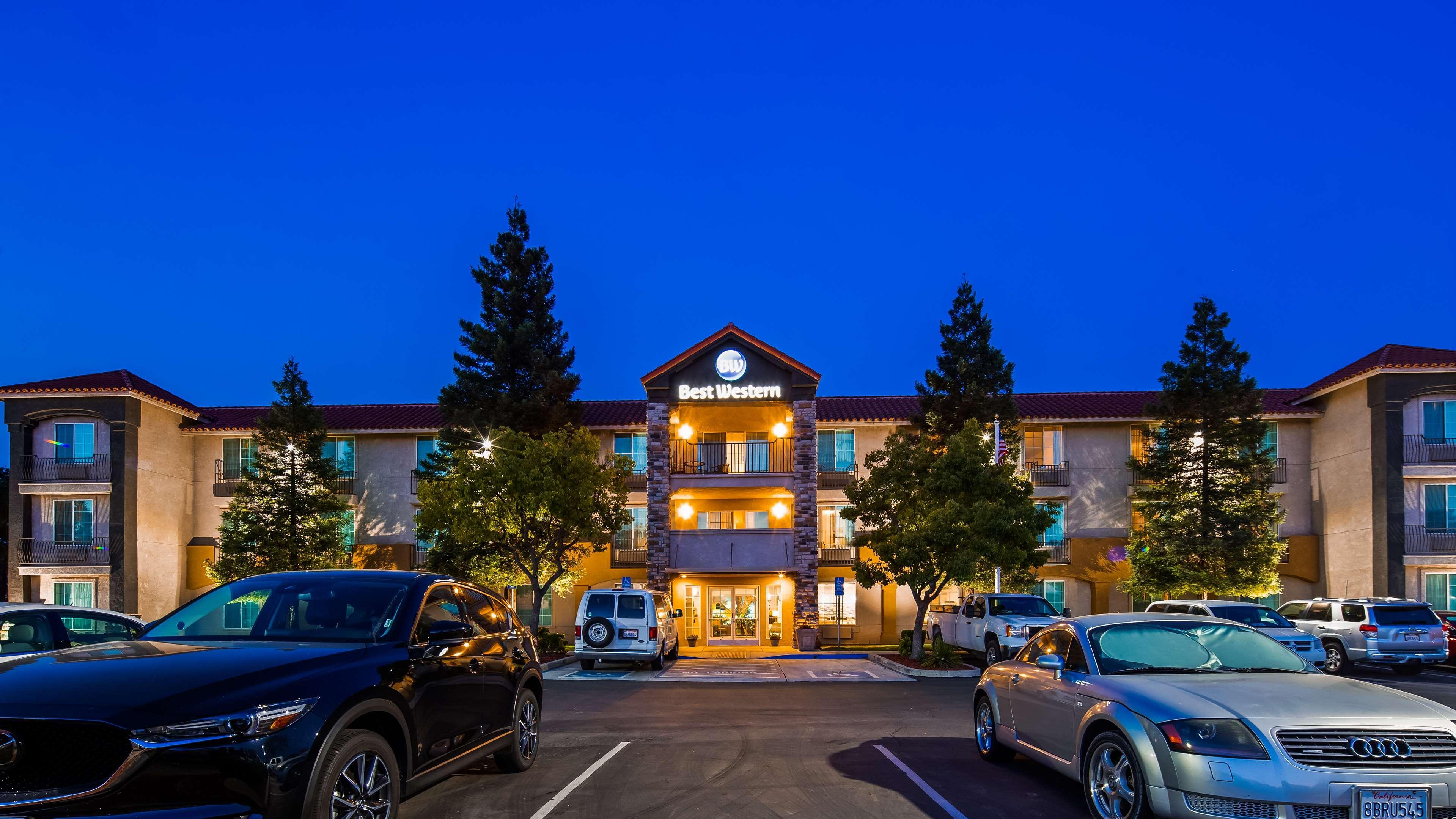 Best Western Plus Moose Jaw Bagian luar foto