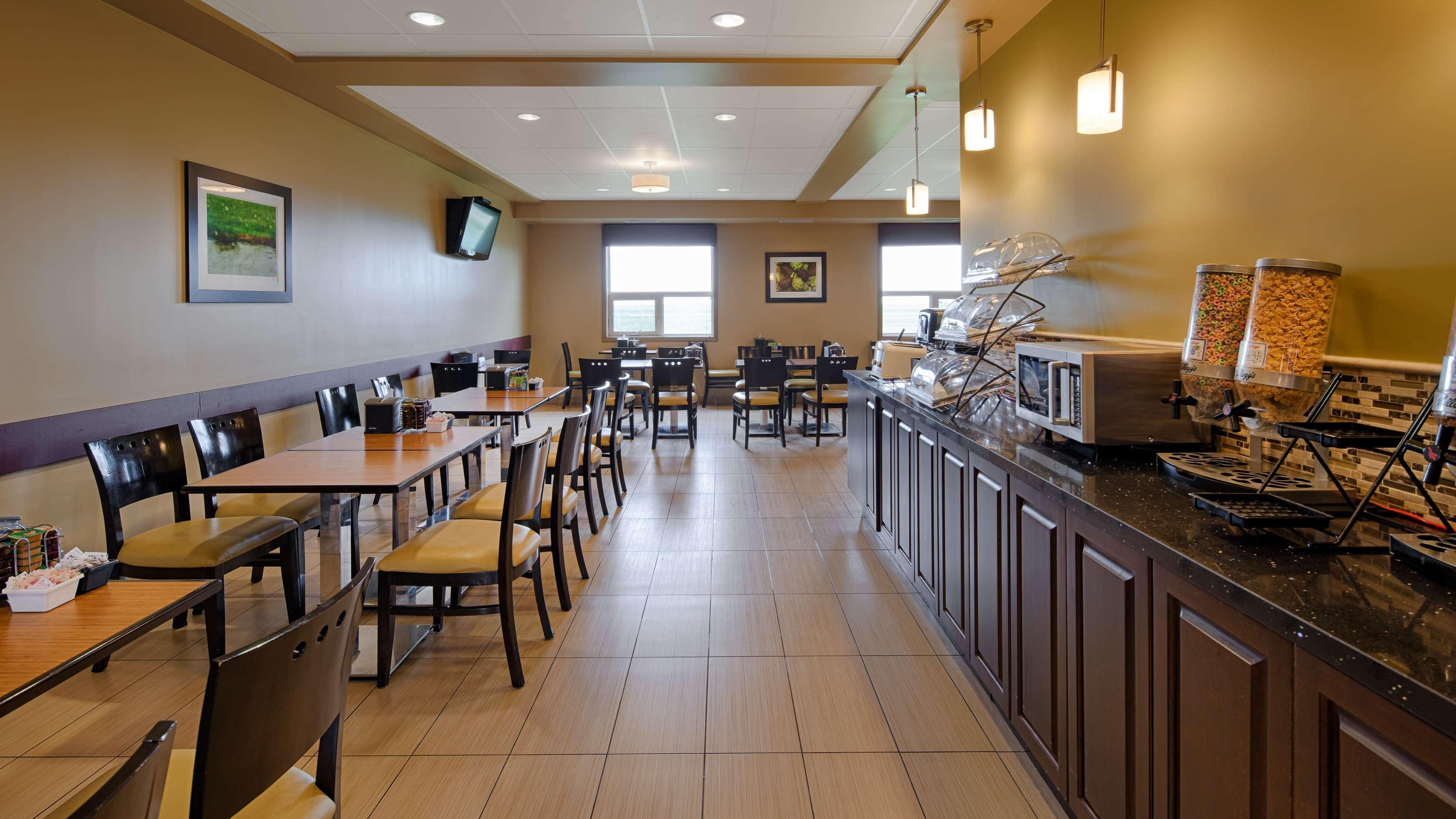 Best Western Plus Moose Jaw Bagian luar foto