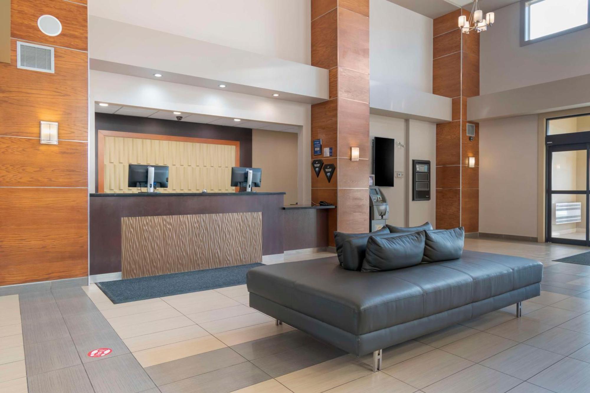 Best Western Plus Moose Jaw Bagian luar foto
