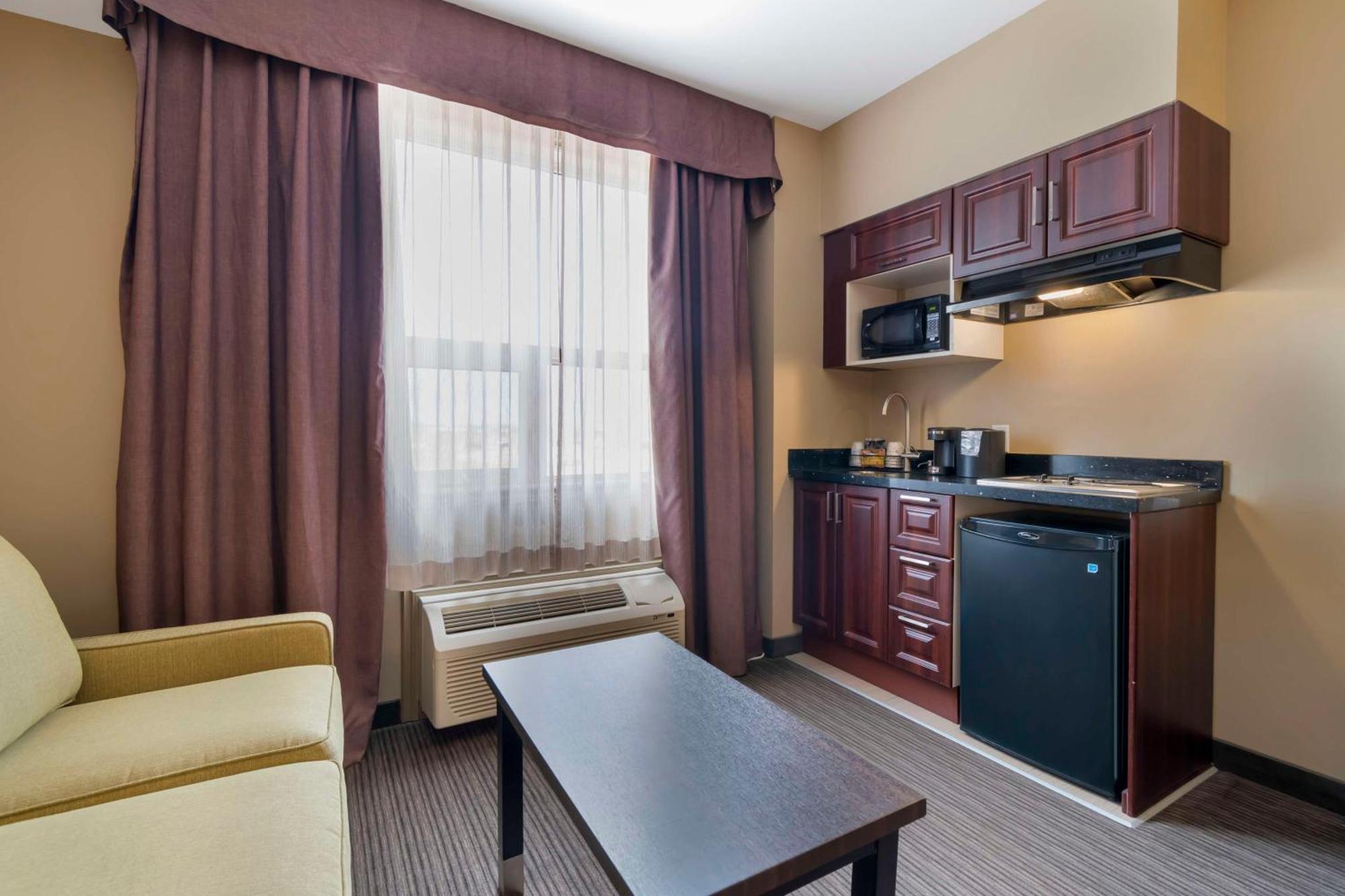Best Western Plus Moose Jaw Bagian luar foto