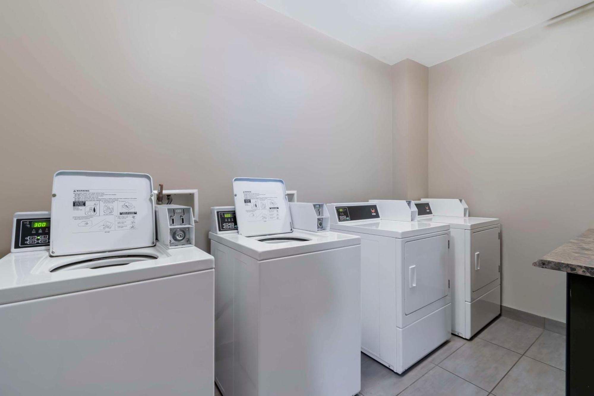 Best Western Plus Moose Jaw Bagian luar foto
