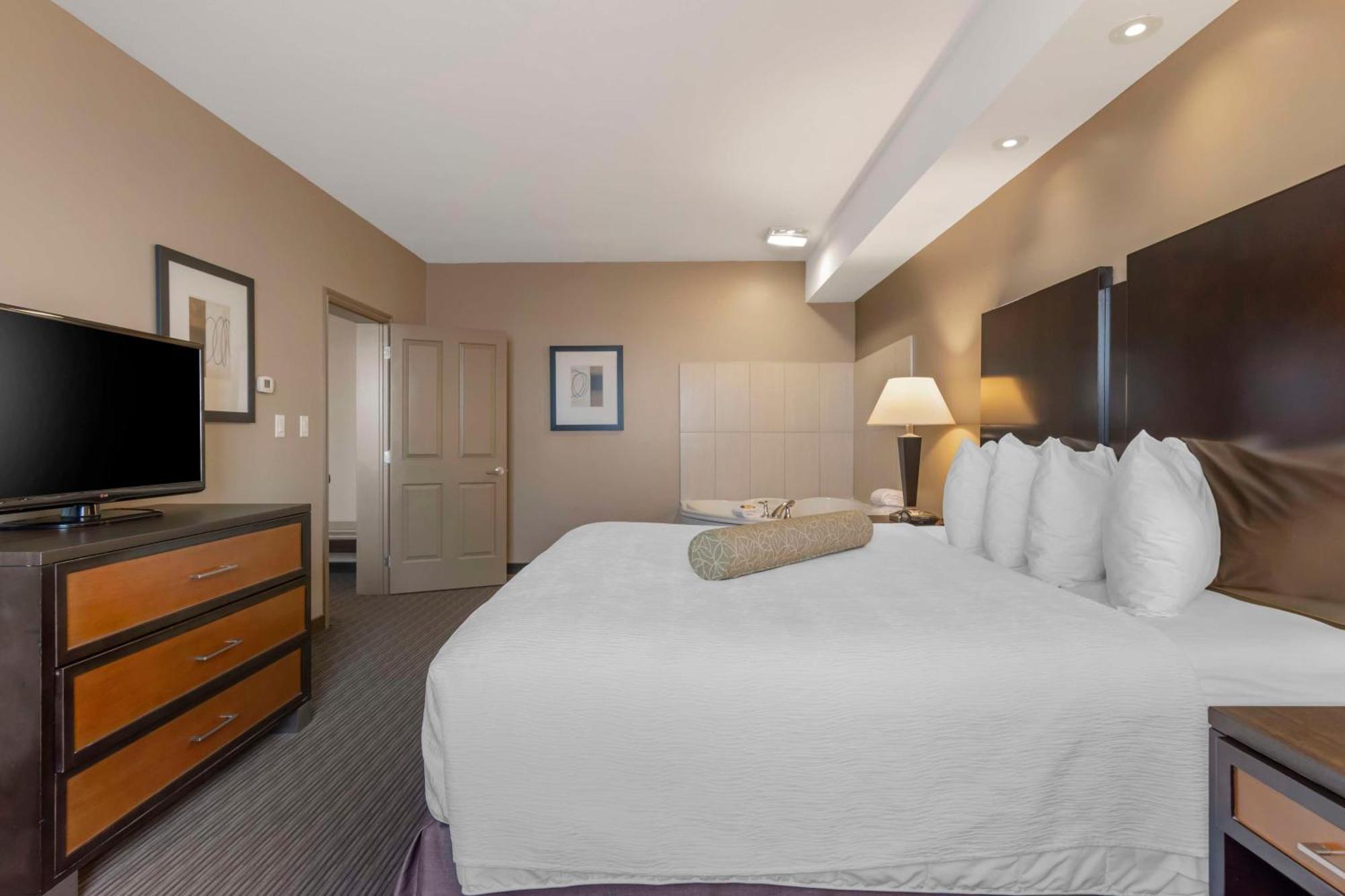 Best Western Plus Moose Jaw Bagian luar foto
